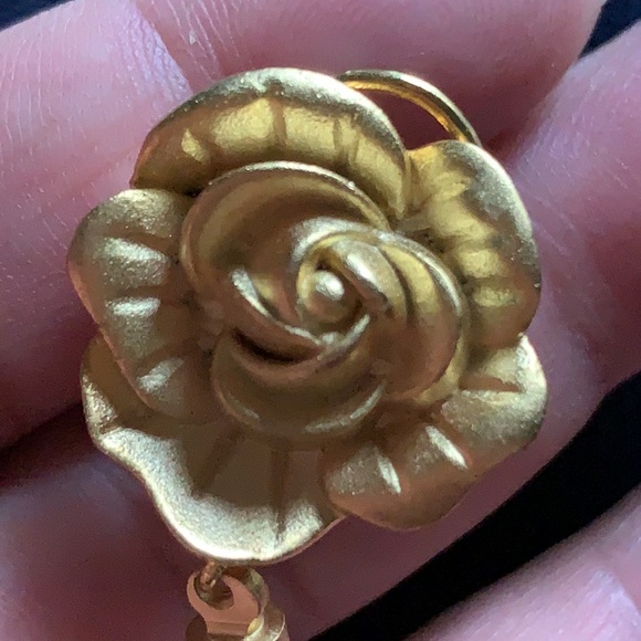 Dainty Rose earrings Matte Gold Finish 🌹🌹 NEW - Picture 2 of 4